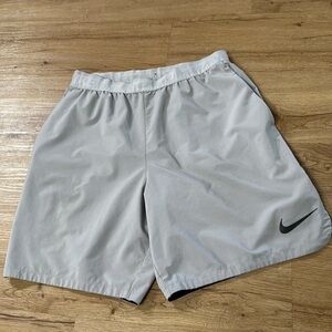 Nike shorts size large men’s